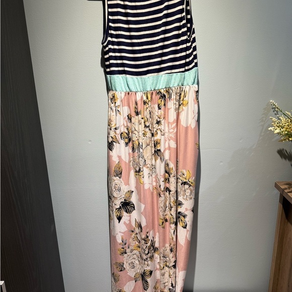 Striped and Floral Maxi Dress - Picture 4 of 5